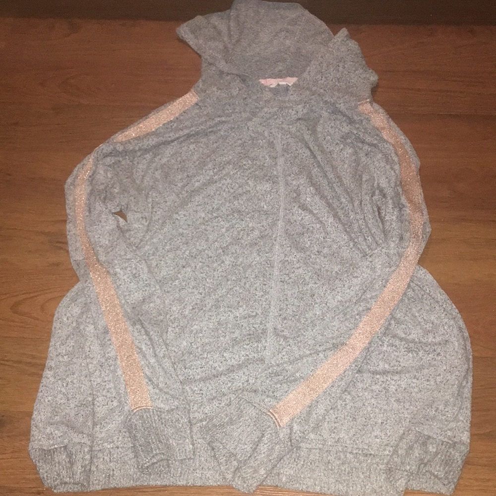 Maurice’s L hoodie